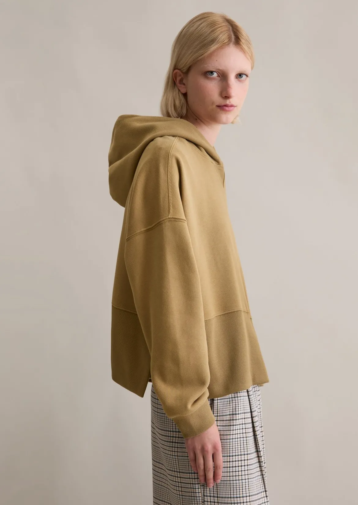Hoodie relaxed mit breitem Rippbund