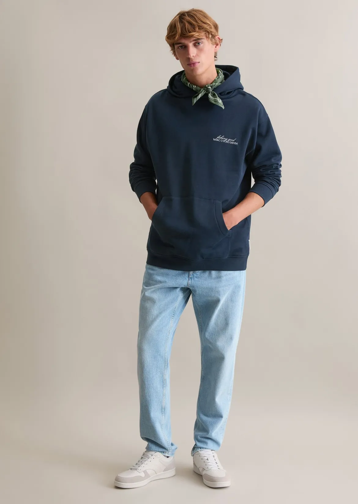 Hoodie relaxed mit großem Rückenprint