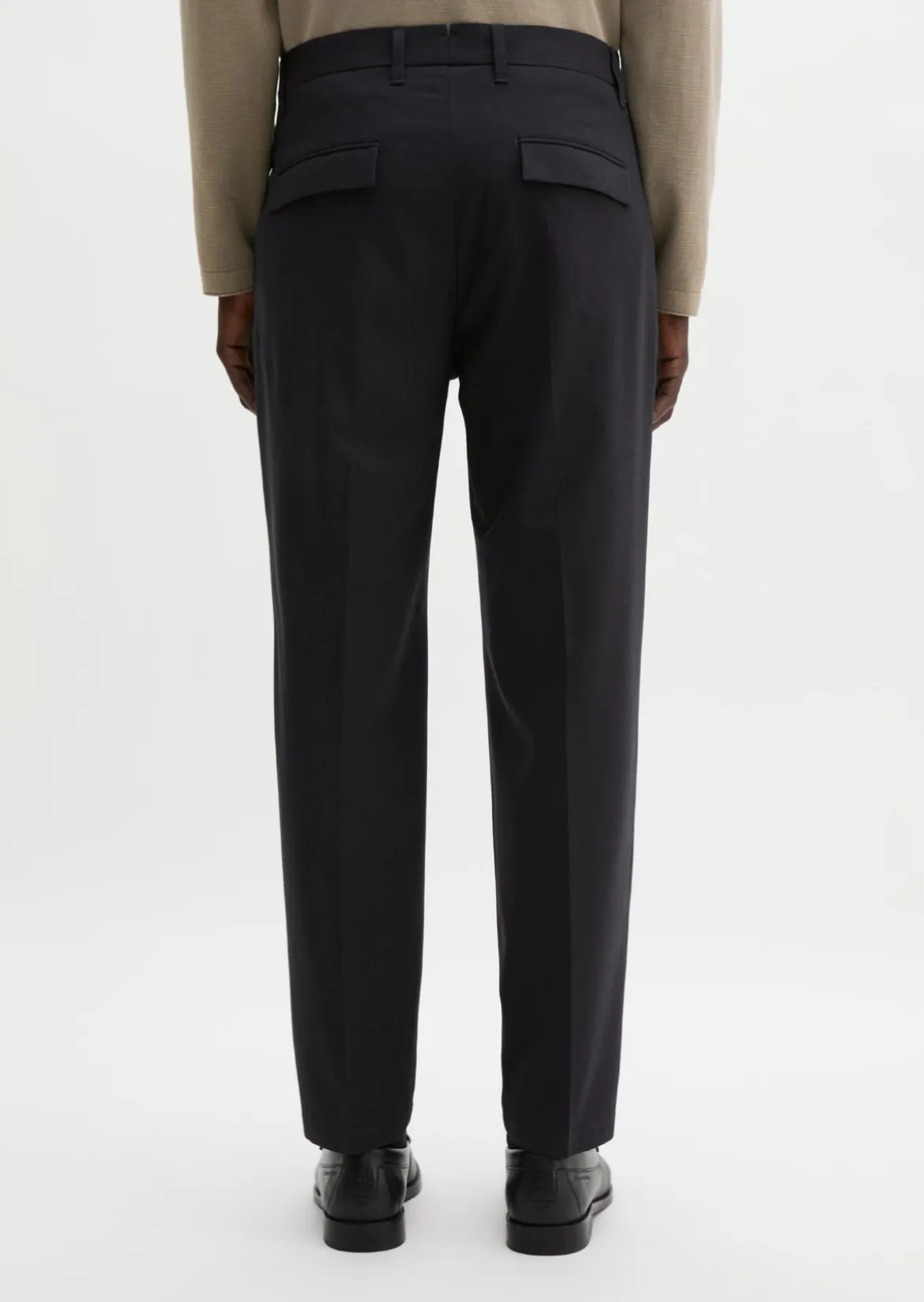 Hose Model Belsbo pleats relaxed aus sommerlichem Woll-Mix
