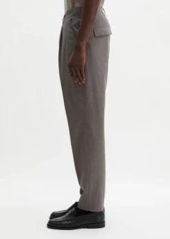 Hose Model Belsbo pleats relaxed aus sommerlichem Woll-Mix