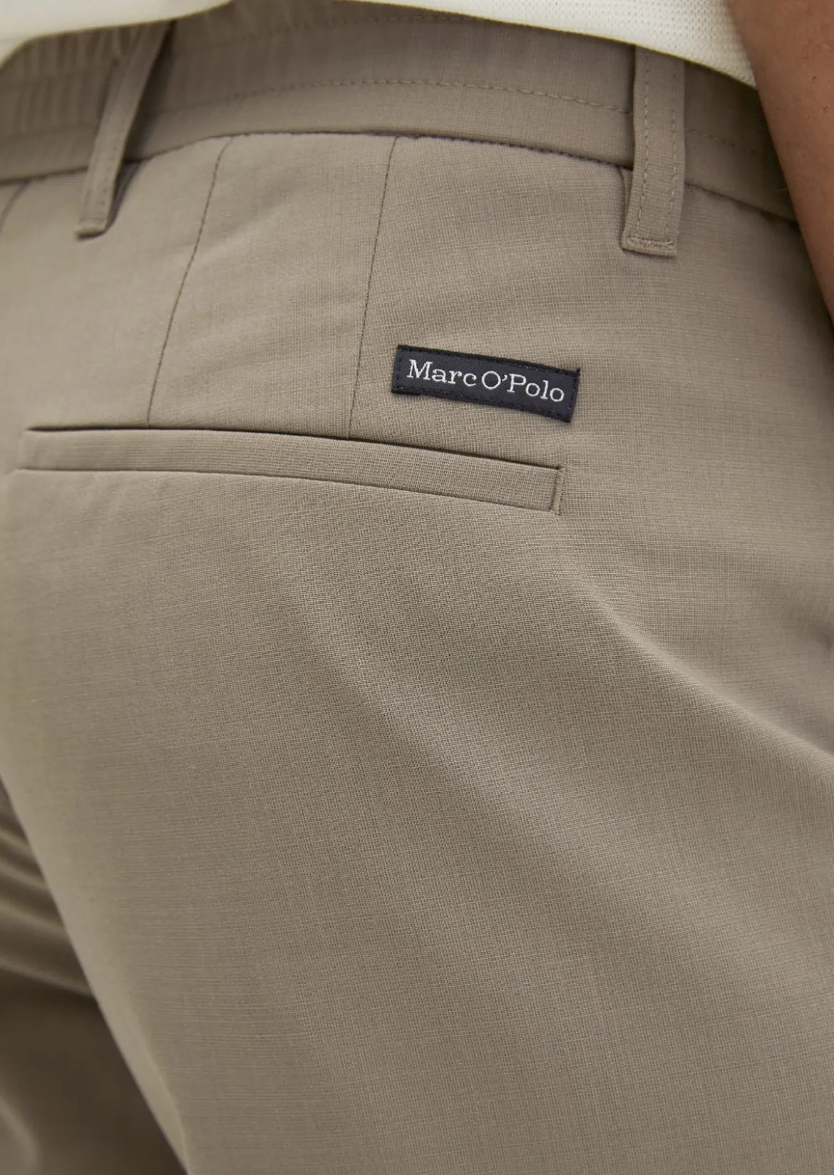 Hose Model Morot Jogger Travel Collection aus leichtem Technical Wool Blend
