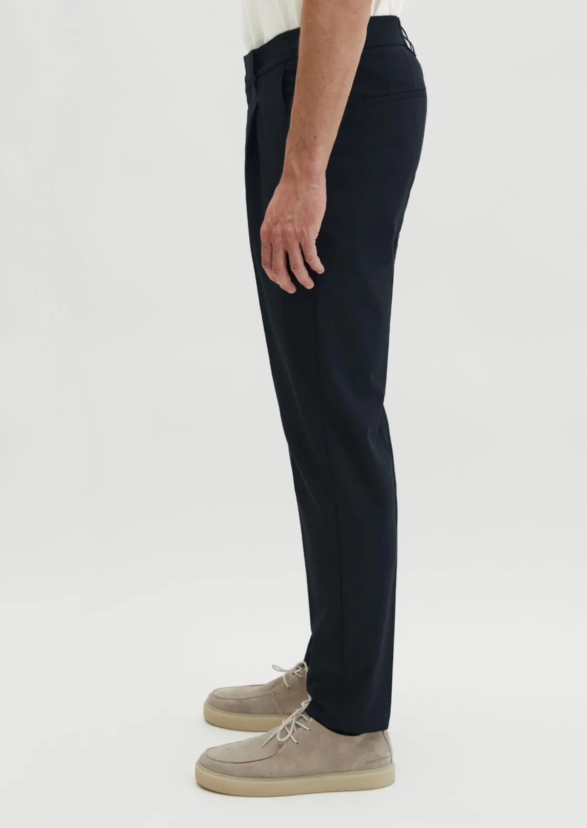 Hose Model Morot Jogger DFB Travel Collection aus leichtem Technical Wool Blend