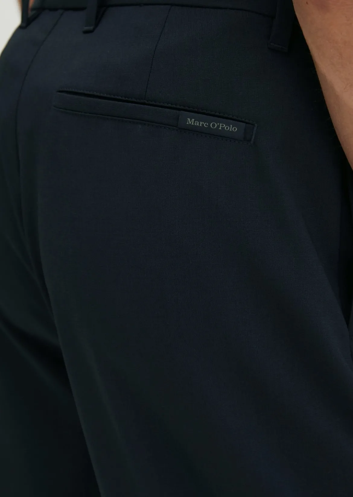 Hose Model Mossbo DFB Travel Collection aus leichtem Technical Wool Blend