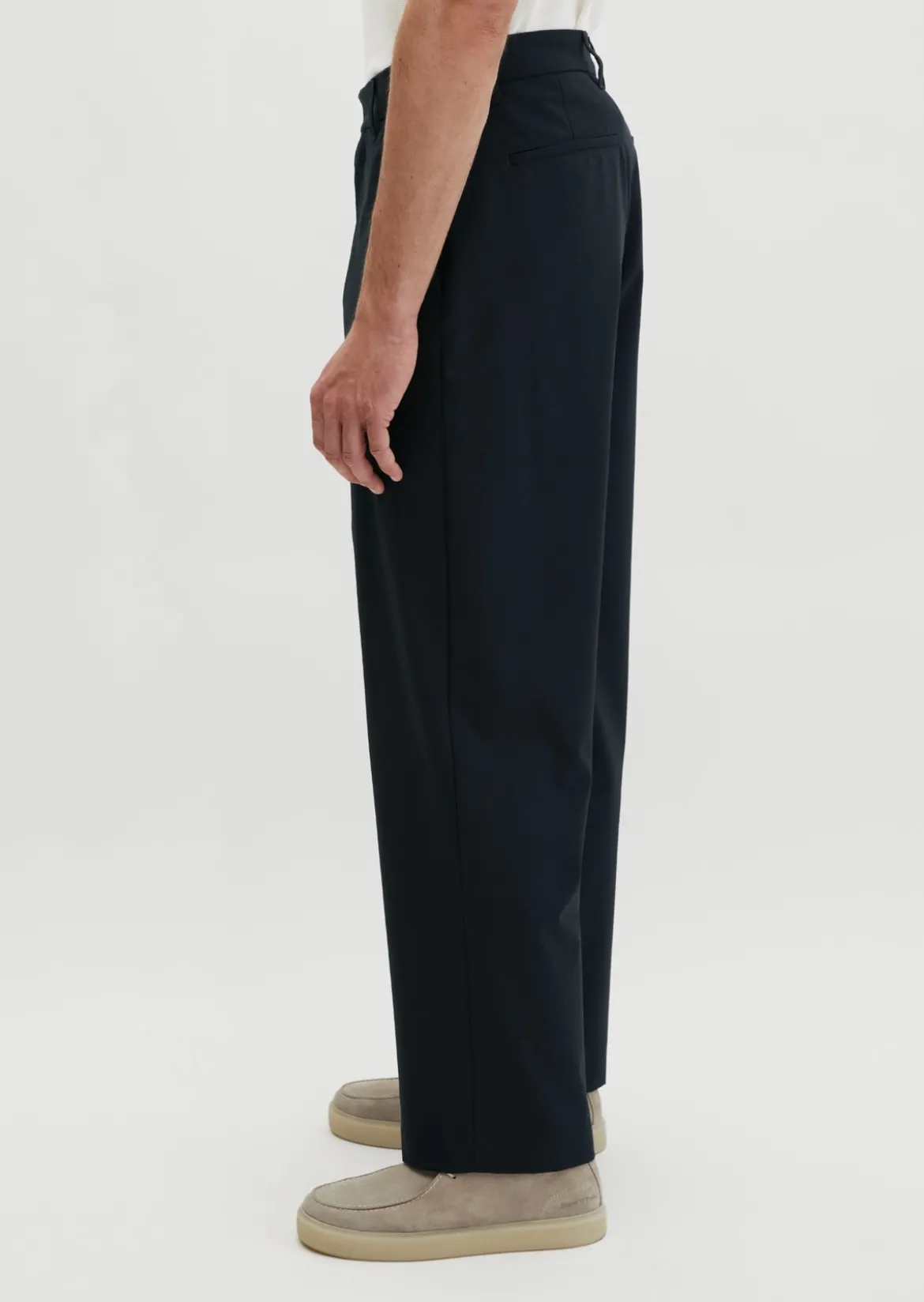 Hose Model Mossbo DFB Travel Collection aus leichtem Technical Wool Blend