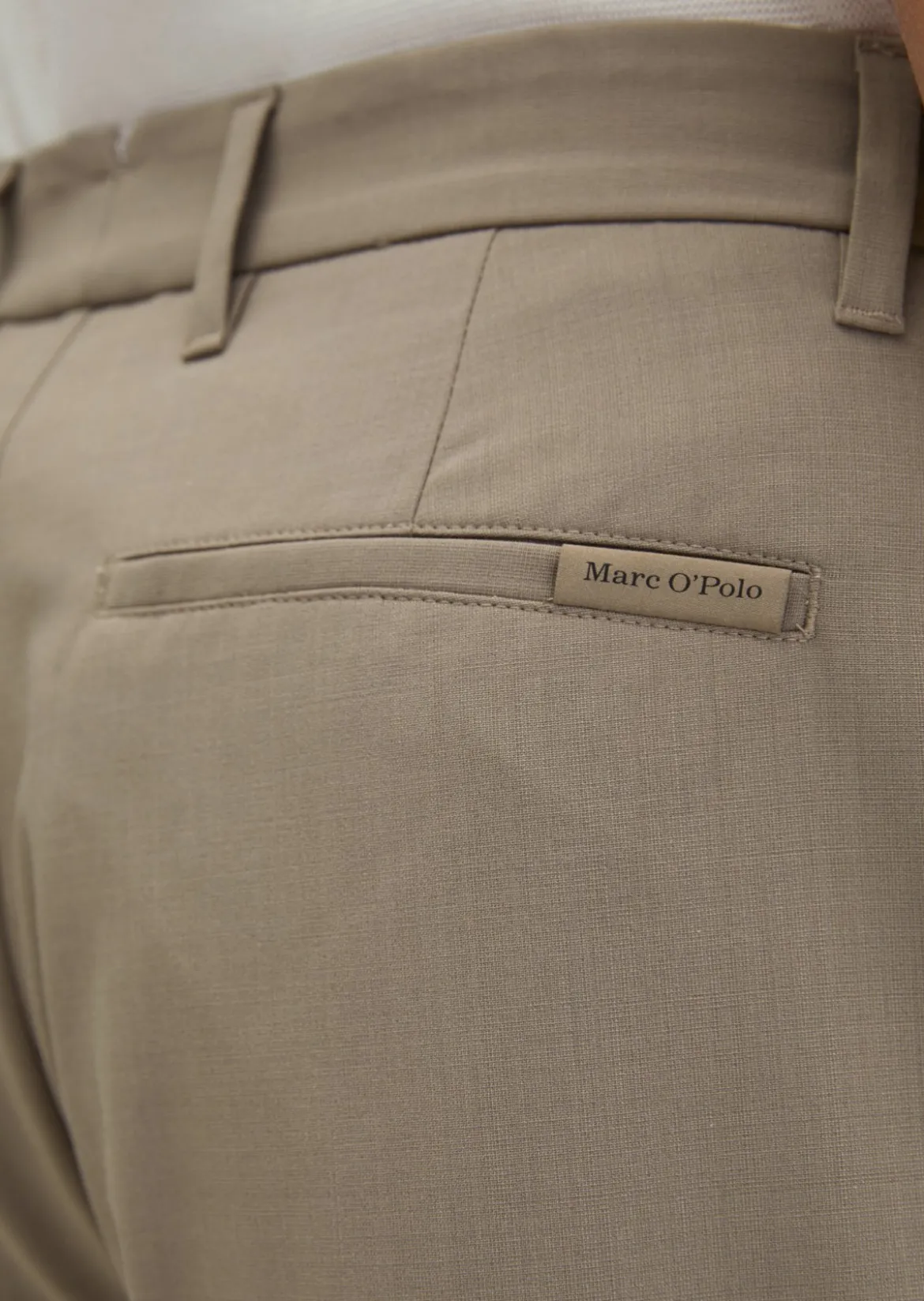 Hose Model Mossbo DFB Travel Collection aus leichtem Technical Wool Blend