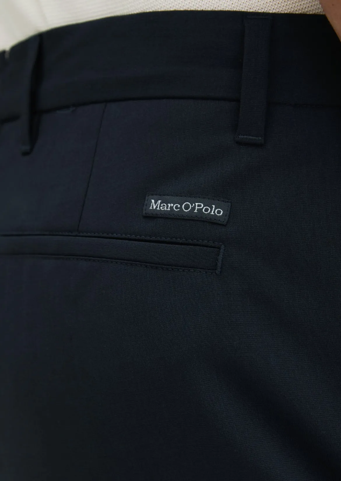 Hose Model Mossbo Travel Collection aus leichtem Technical Wool Blend