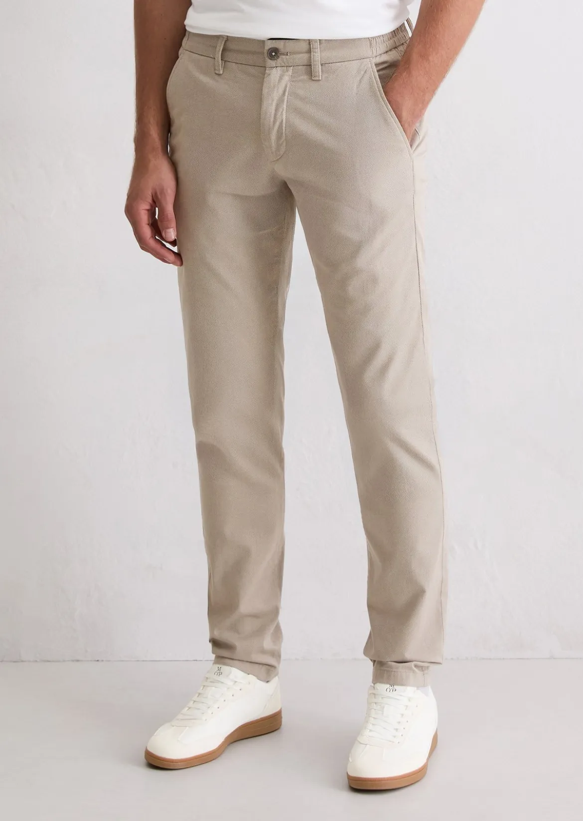 Hose Model Stig Jogger shaped aus Two-Tone Organic Cotton Stretch