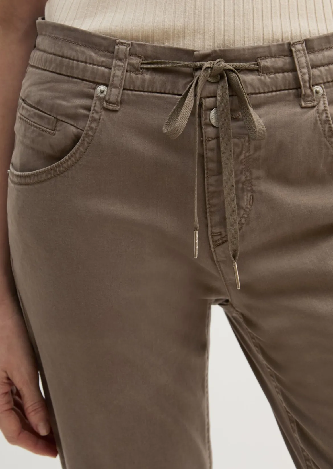 Hose Model Theda boyfriend cropped mit TENCEL™ Lyocell