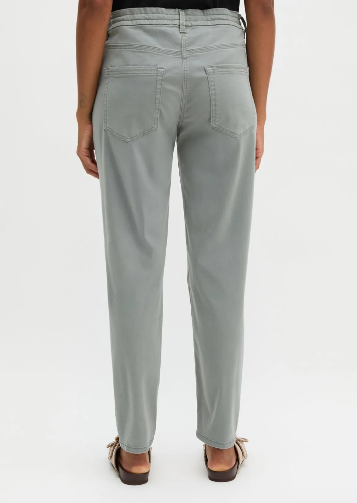 Hose Model Theda boyfriend mit TENCEL™ Lyocell