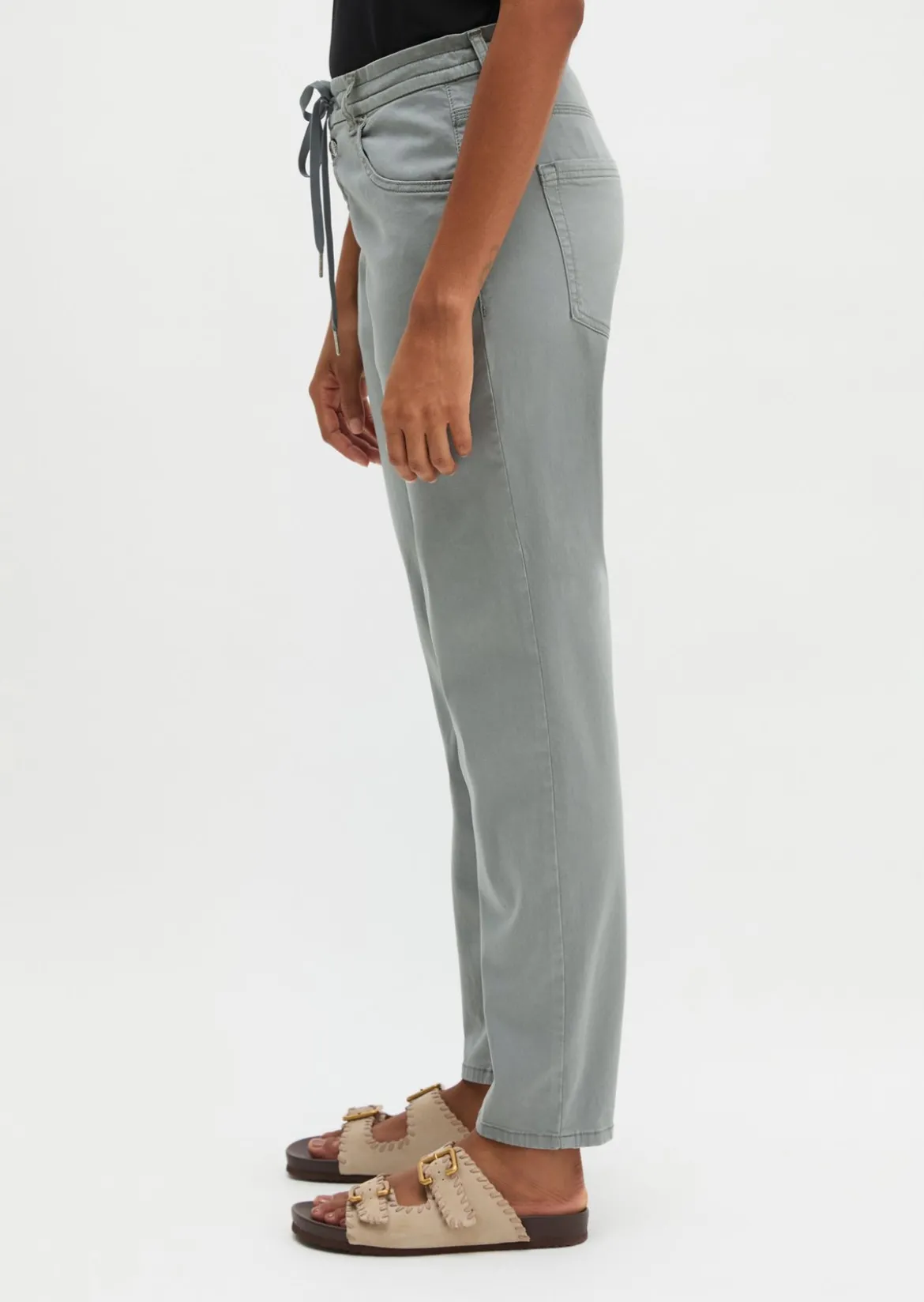 Hose Model Theda boyfriend mit TENCEL™ Lyocell