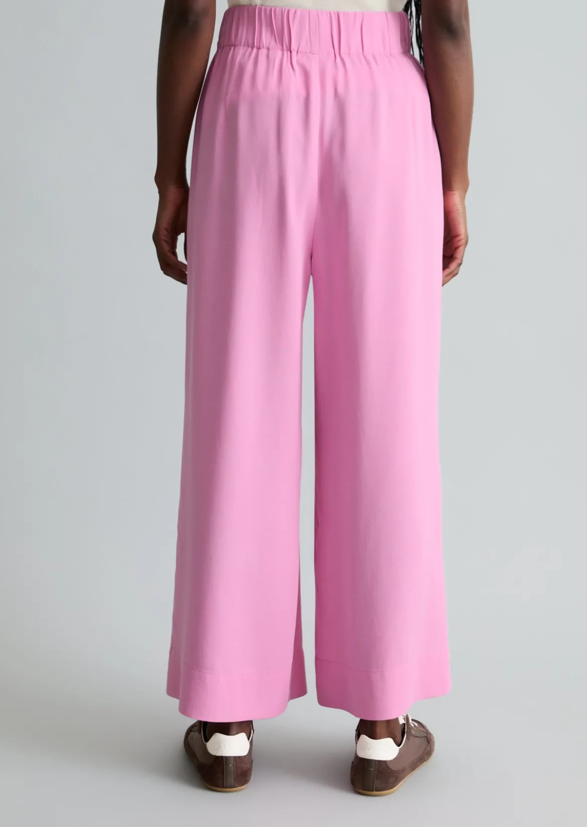 Hose relaxed aus LENZING™ Lyocell