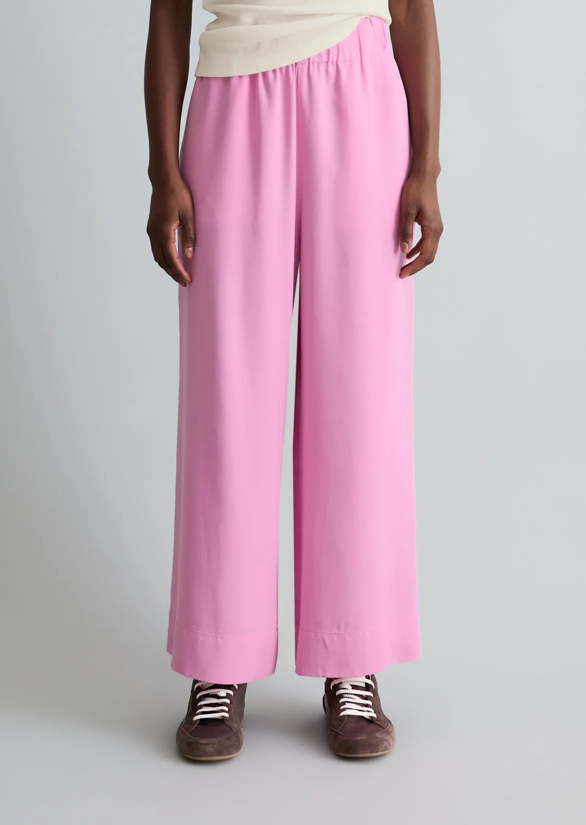 Hose relaxed aus LENZING™ Lyocell