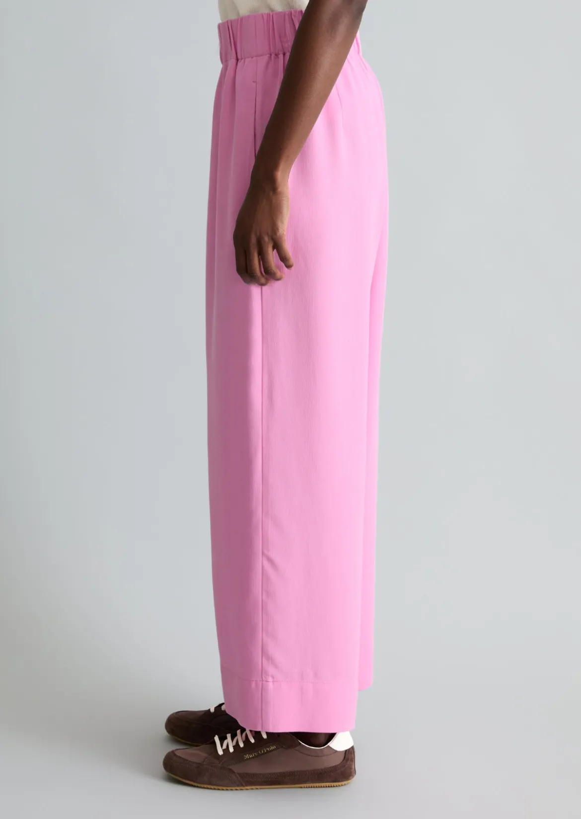 Hose relaxed aus LENZING™ Lyocell