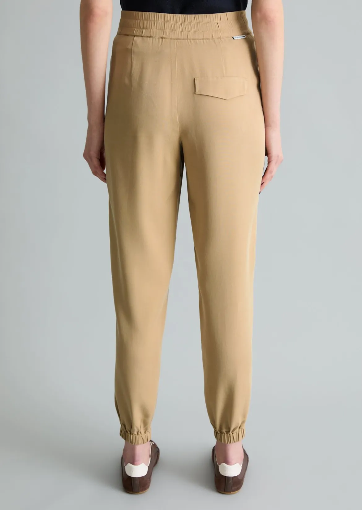 Hose relaxed aus LENZING™ Lyocell