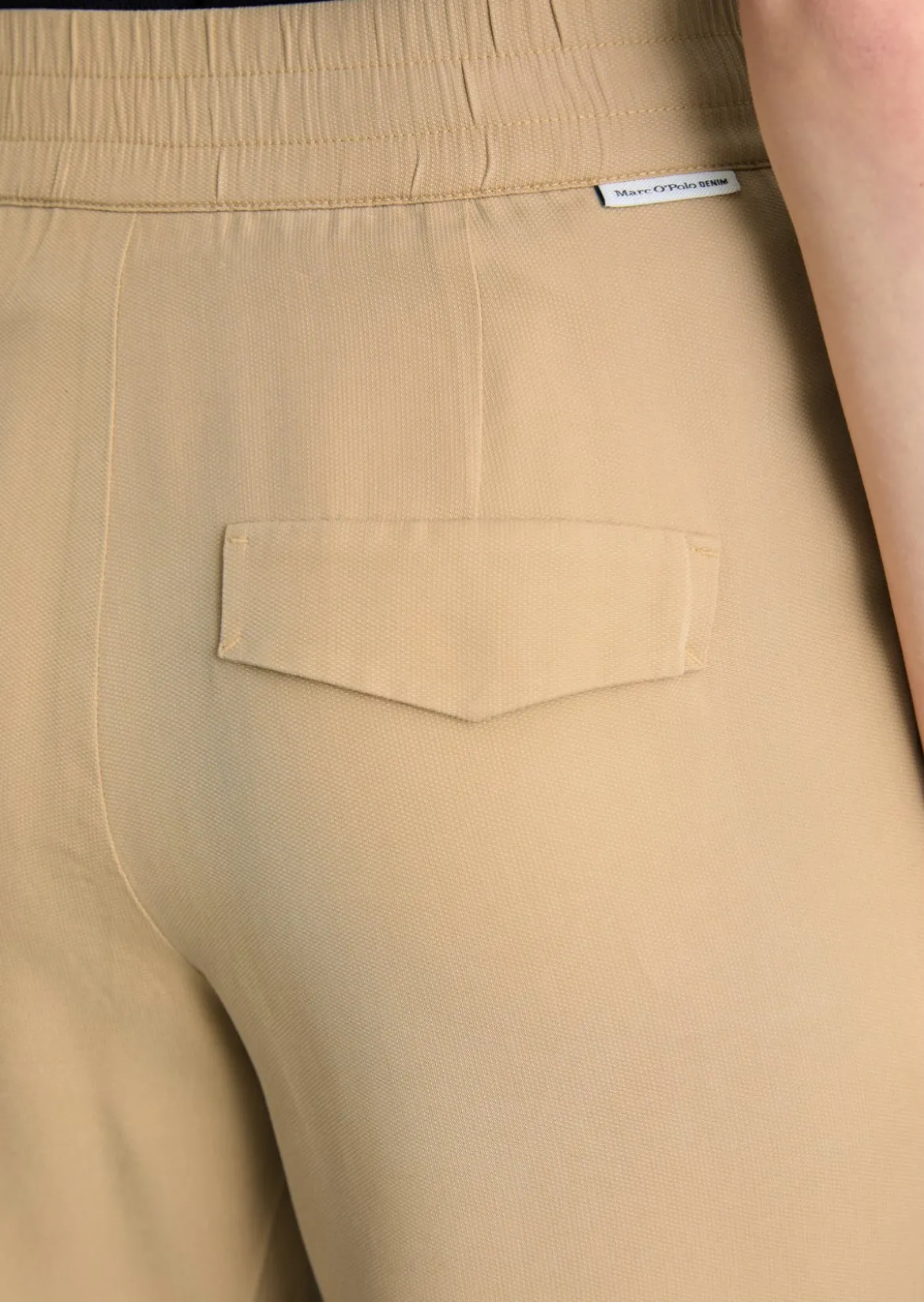 Hose relaxed aus LENZING™ Lyocell