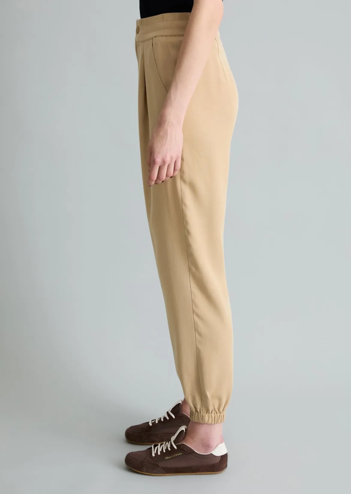 Hose relaxed aus LENZING™ Lyocell