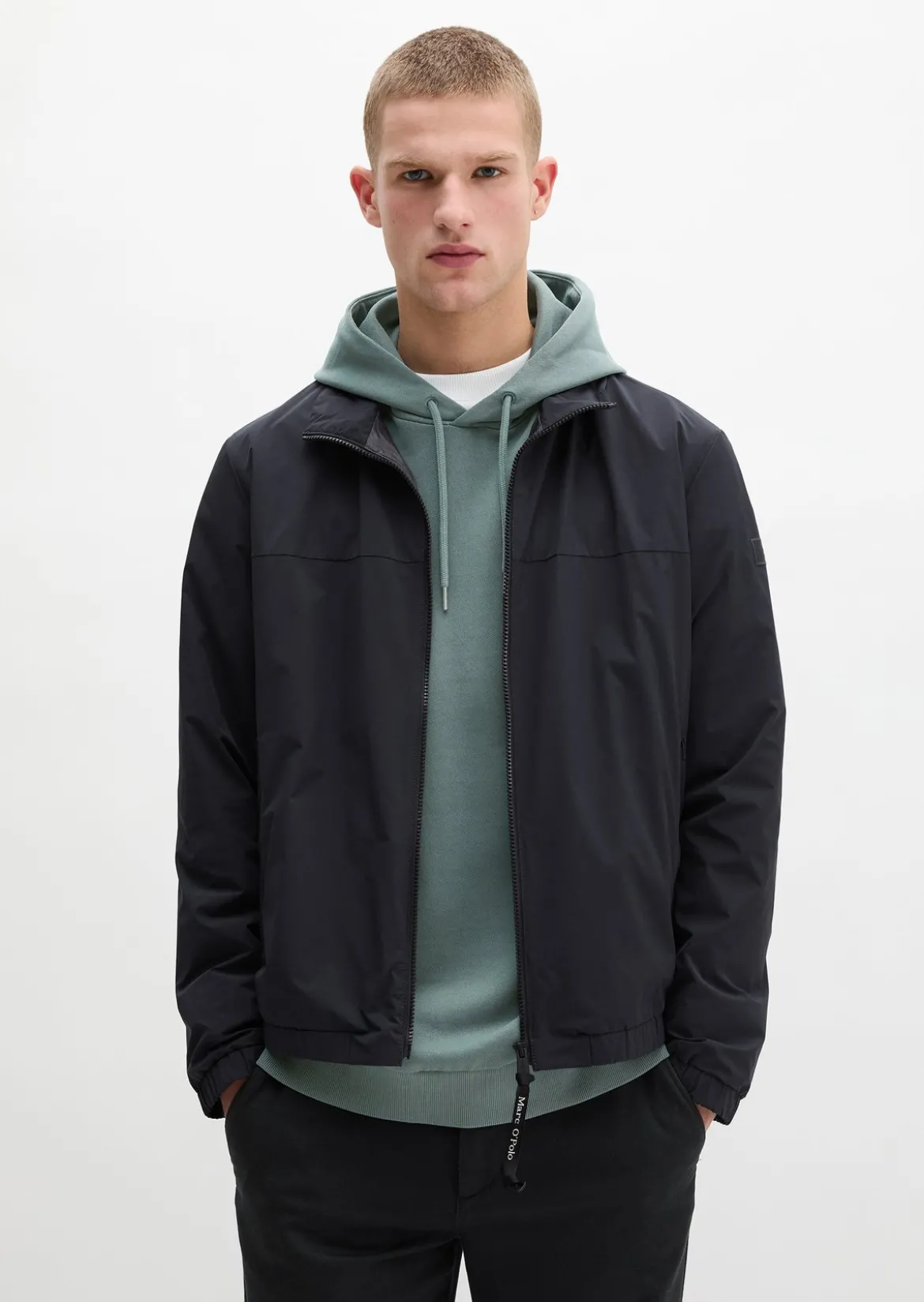 Jacke regular aus recyceltem Polyester