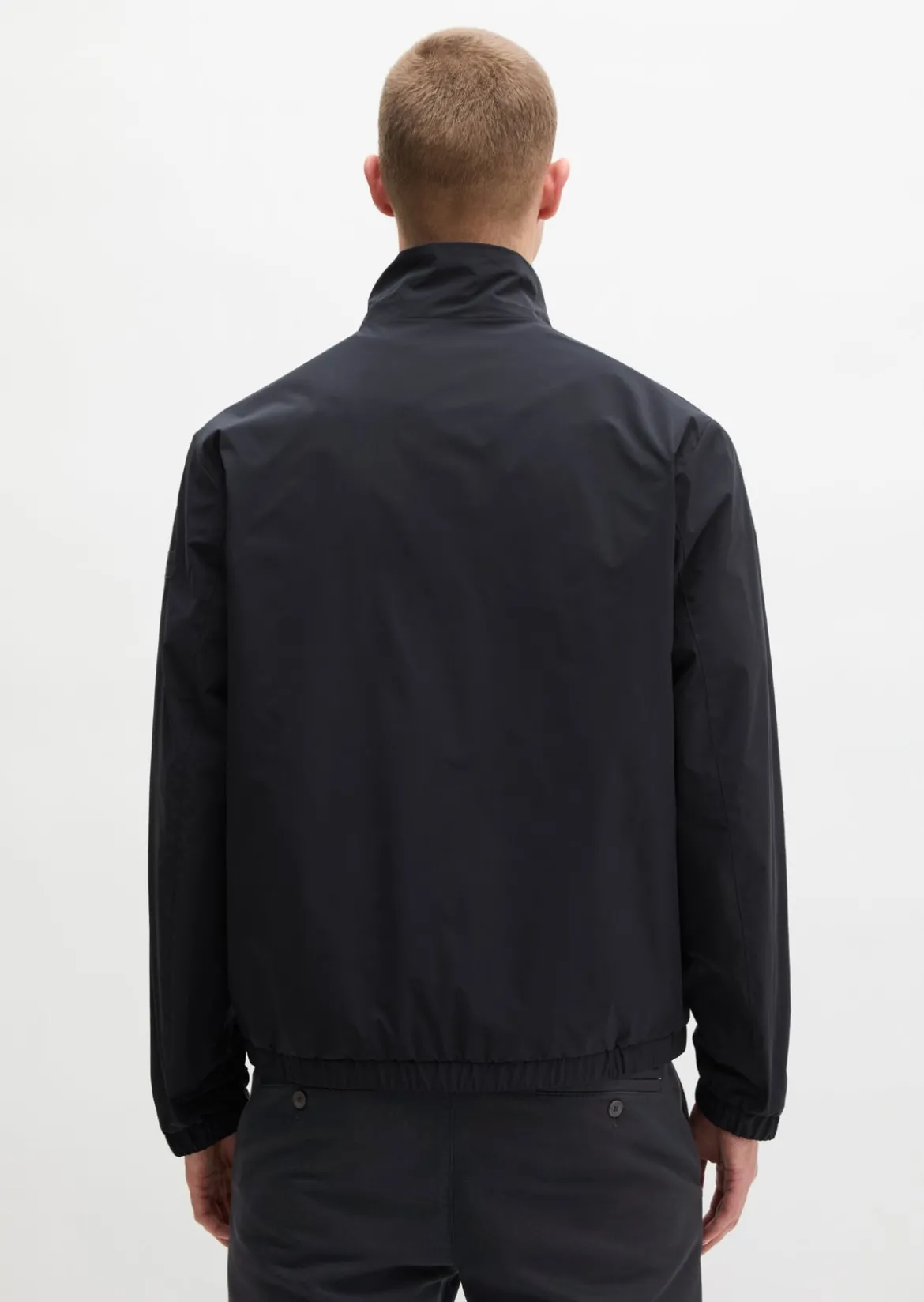 Jacke regular aus recyceltem Polyester