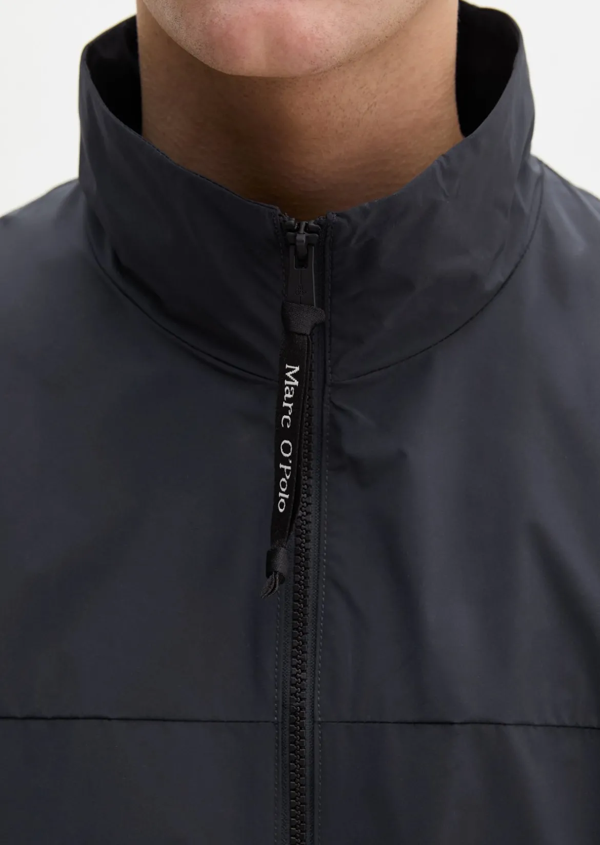 Jacke regular aus recyceltem Polyester