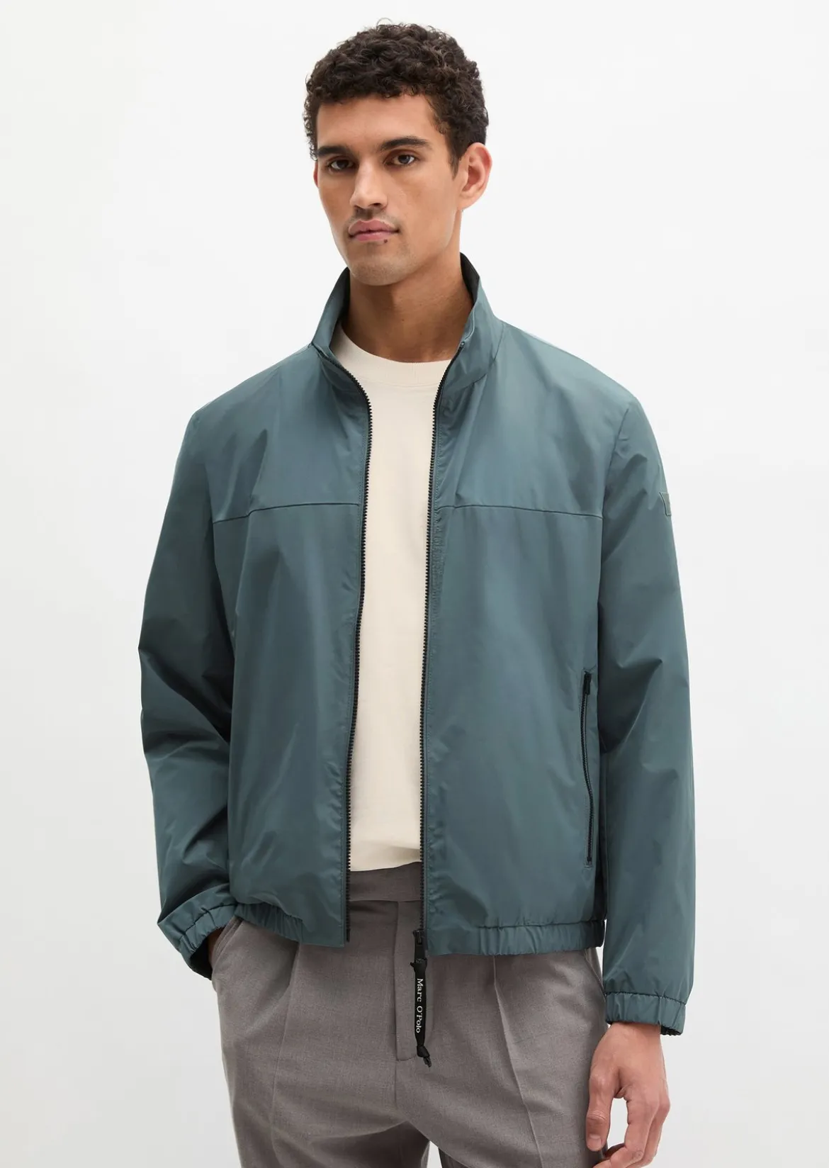 Jacke regular aus recyceltem Polyester