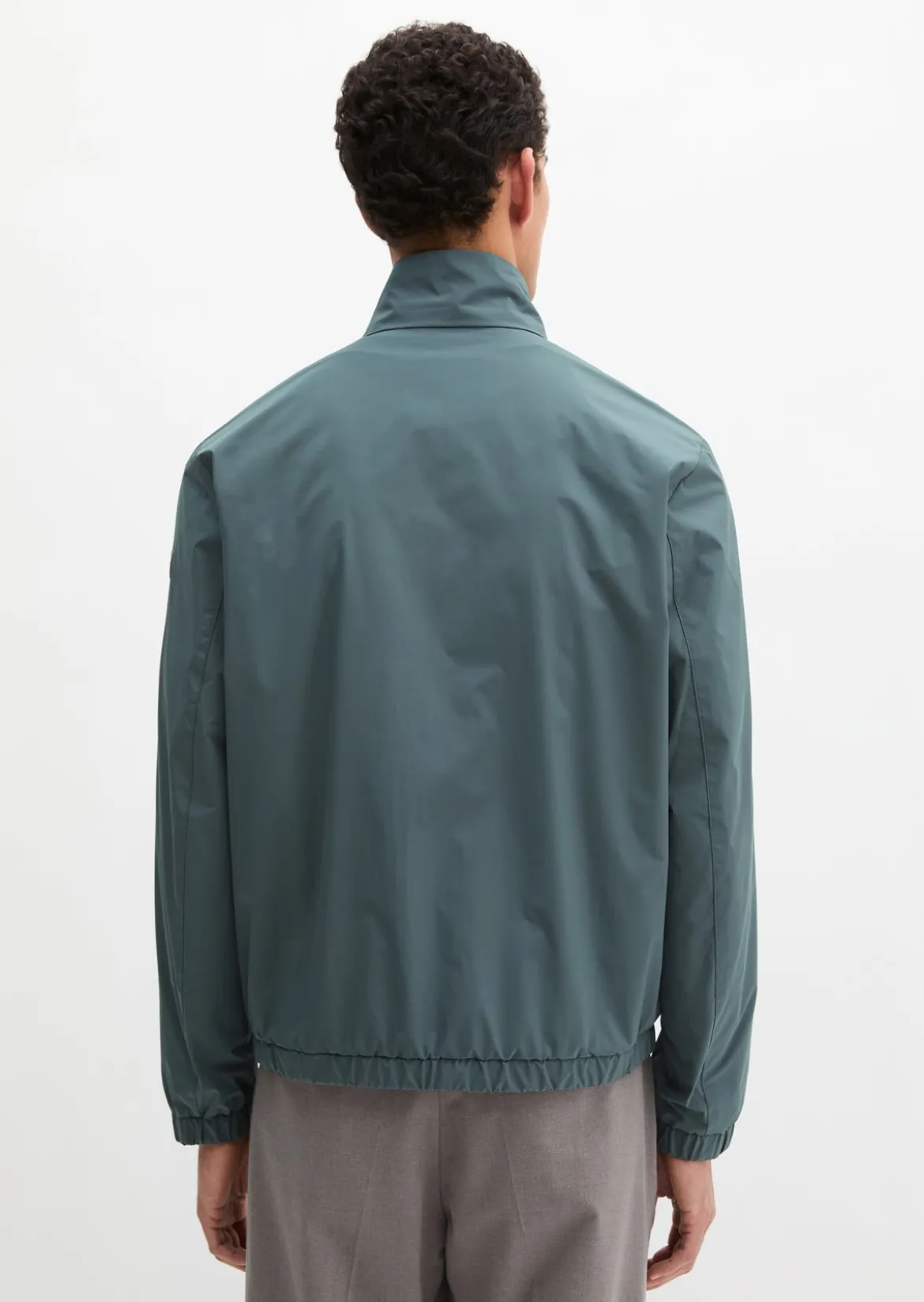 Jacke regular aus recyceltem Polyester