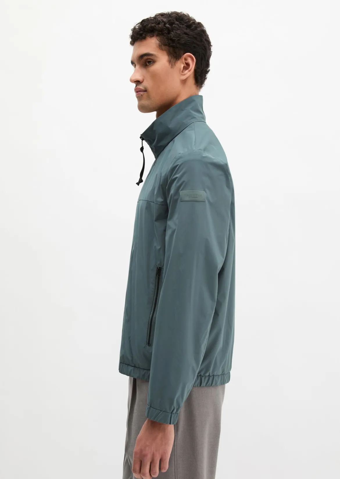 Jacke regular aus recyceltem Polyester