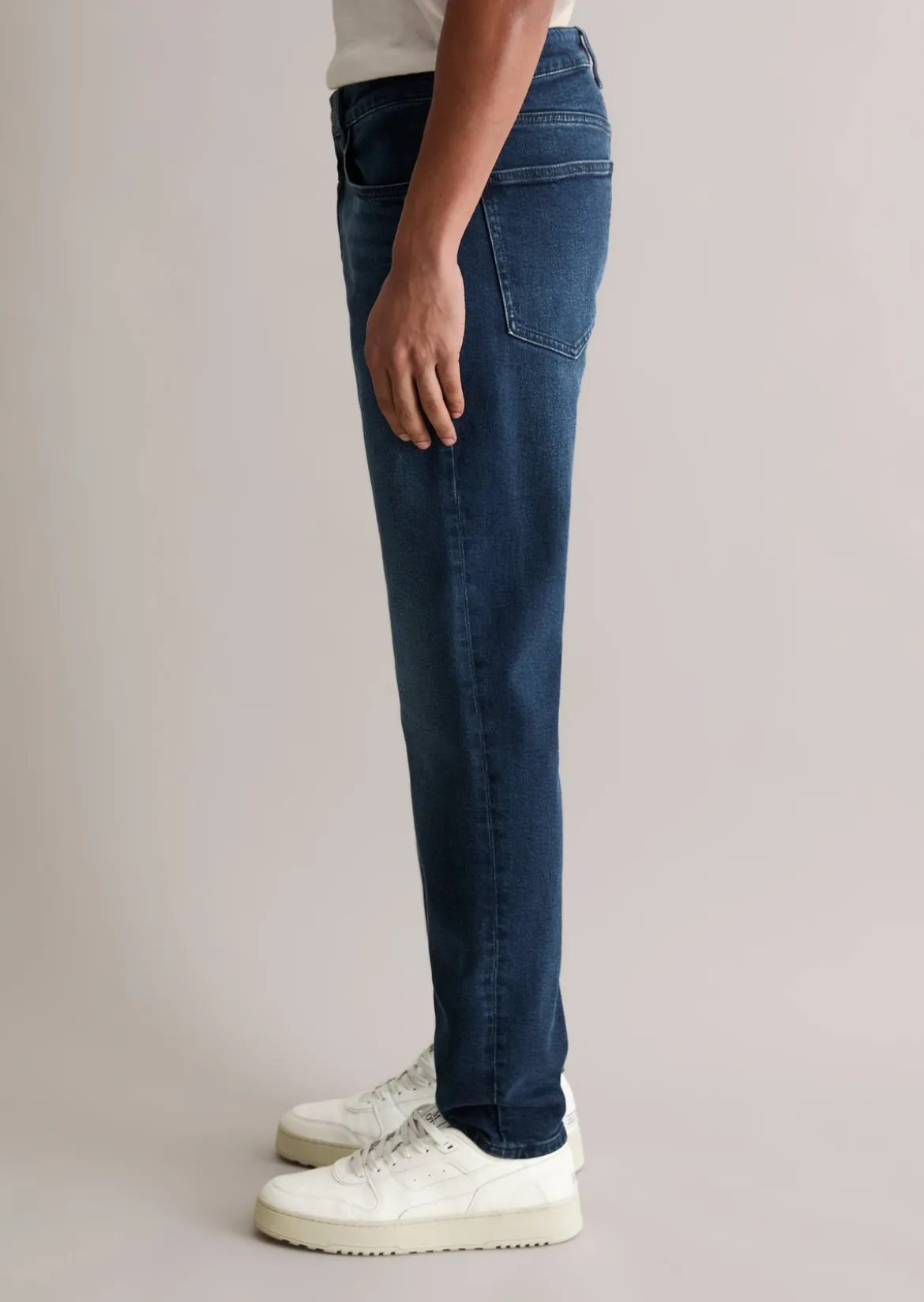 Jeans Model Aric tapered aus Bio-Baumwoll-Mix