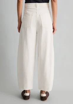 Jeans Model Enni wide barrel aus Rigid Denim