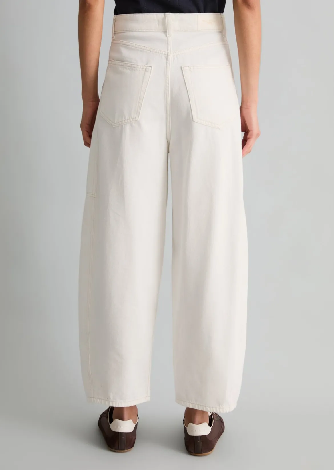 Jeans Model Enni wide barrel aus Rigid Denim