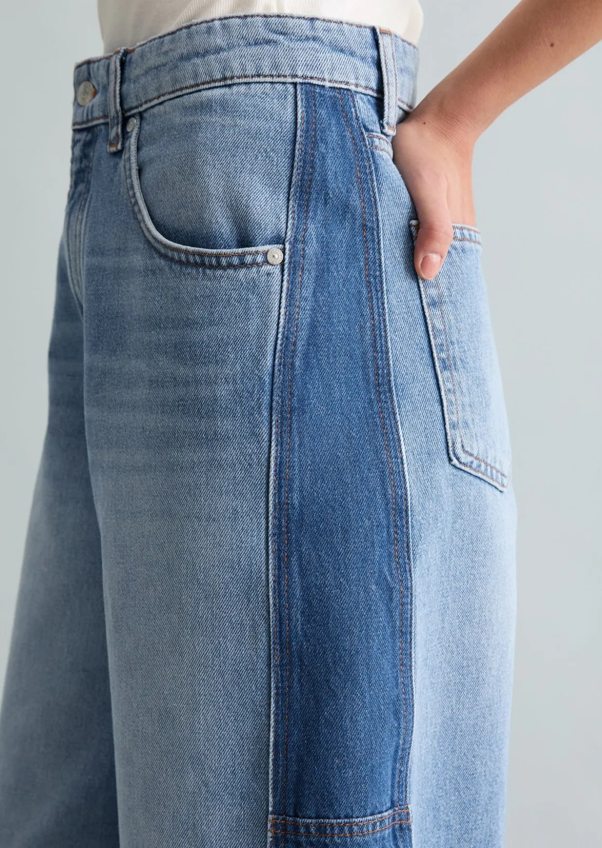Jeans Model Enni wide barrel cropped mit Ananasblattfasern
