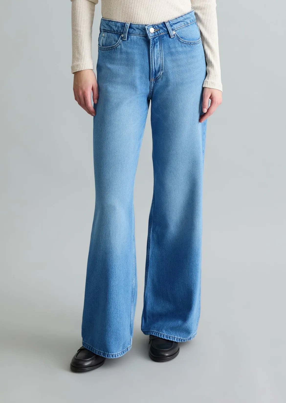 Jeans Model Grethe loose flared aus Lyocell-Mix ohne Stretch