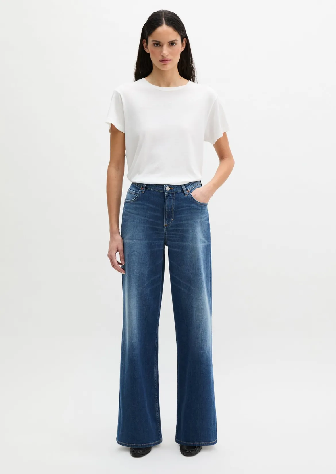 Jeans Model Lania wide aus Cashmere Touch Denim