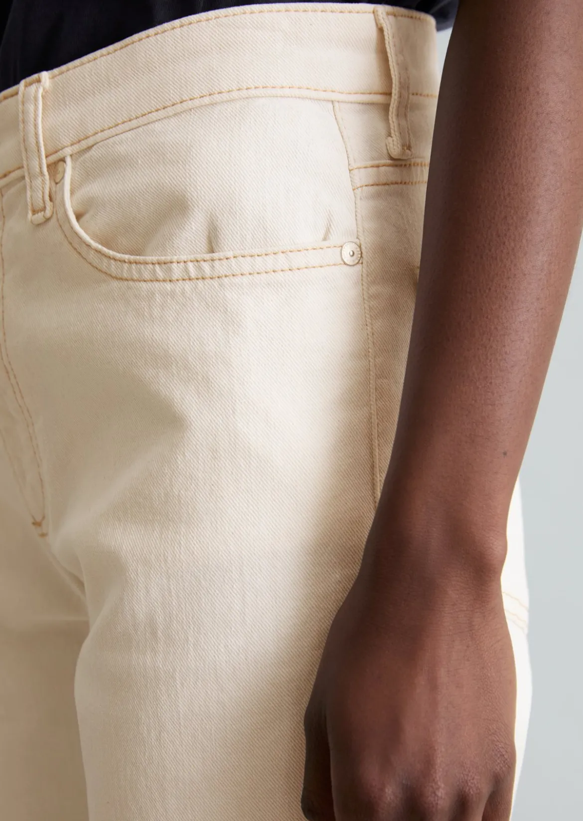 Jeans Model Olina straight aus weichem Left Hand Denim