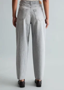 Jeans Model Stine Barrel cropped aus Rigid Denim