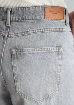 Jeans Model Stine Barrel cropped aus Rigid Denim