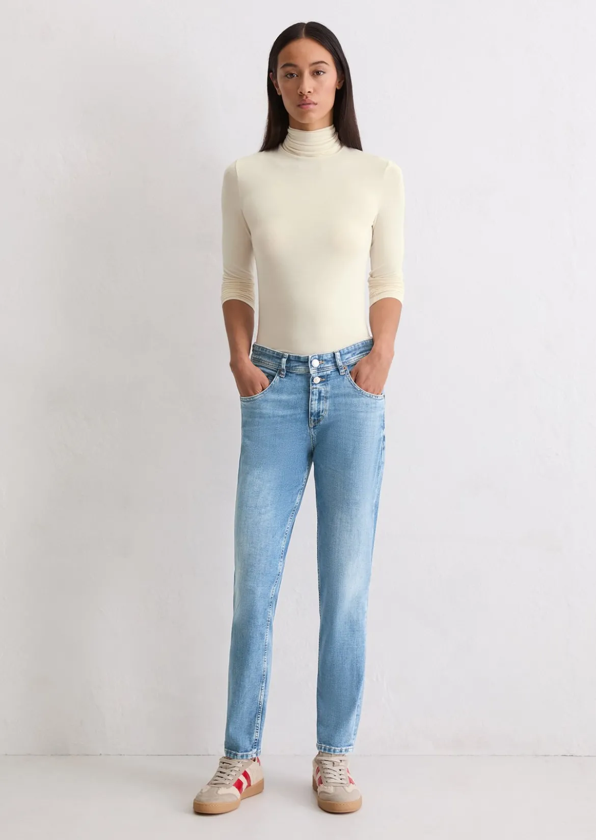 Jeans Model Theda boyfriend cropped mit zwei Knöpfen