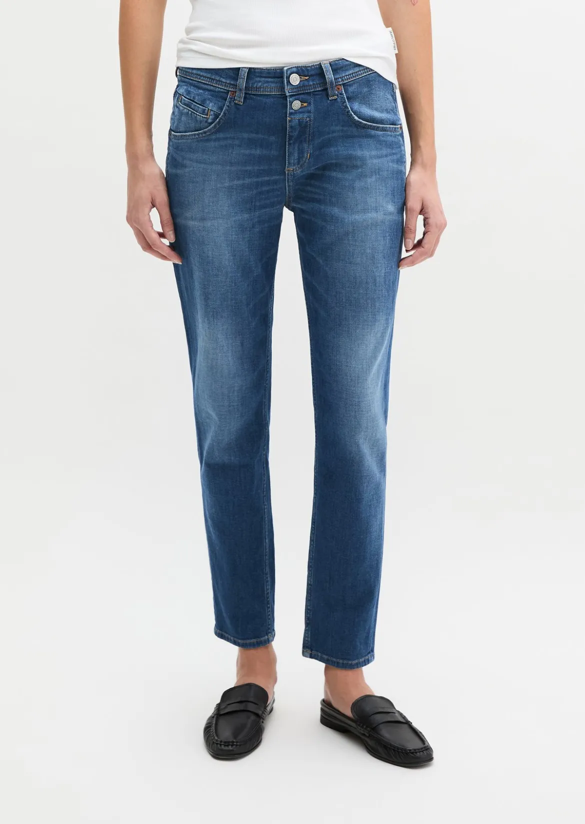 Jeans Model Theda boyfriend cropped mit zwei Knöpfen