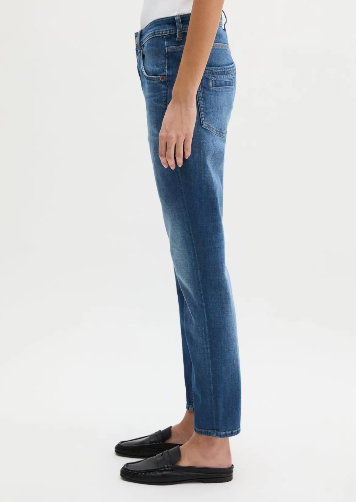 Jeans Model Theda boyfriend cropped mit zwei Knöpfen