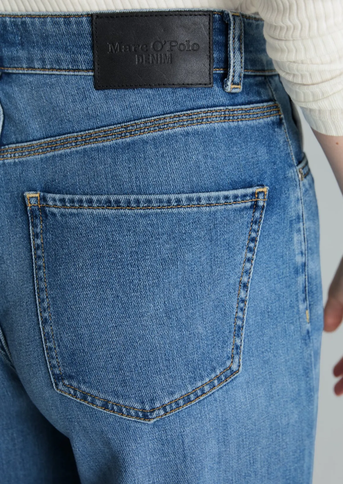 Jeans Model Tomma wide aus leichter Bio-Baumwoll-Qualität