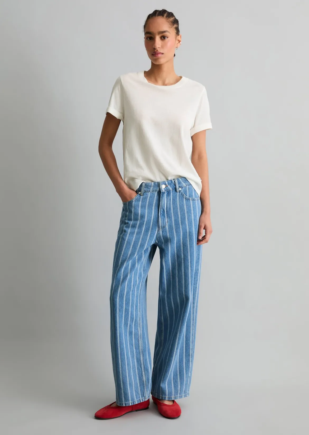 Jeans Model Tomma wide aus leichter Bio-Baumwoll-Qualität