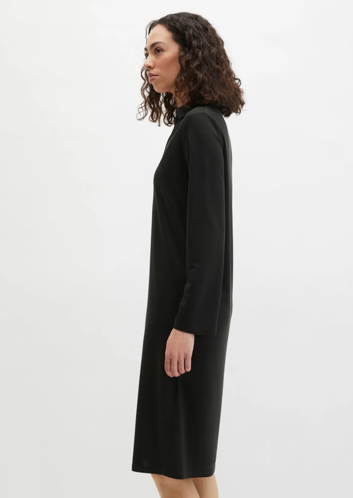 Jerseykleid fitted aus fließendem Soft-Touch-Jersey