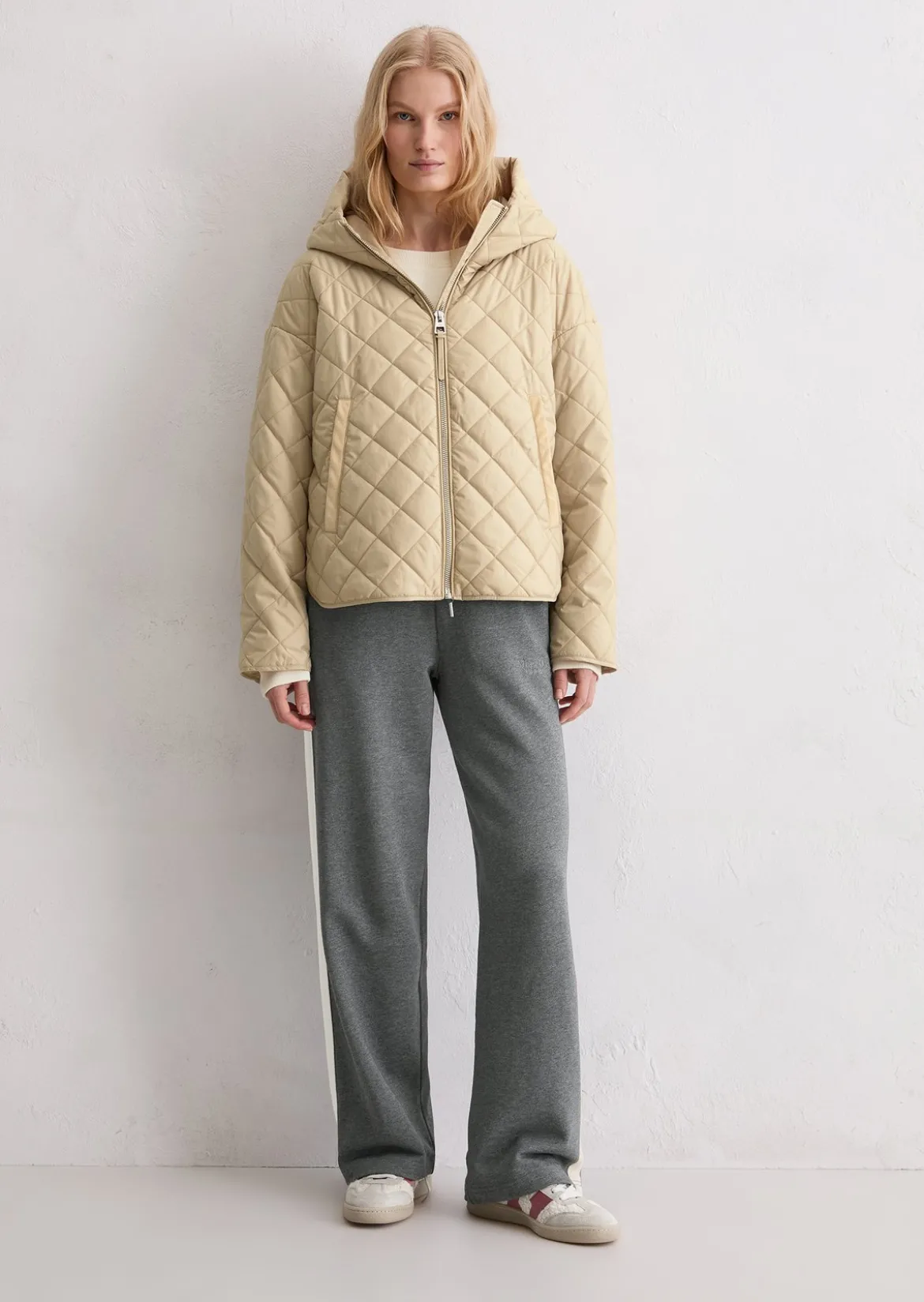Kapuzen-Steppjacke relaxed aus recyceltem Polyester