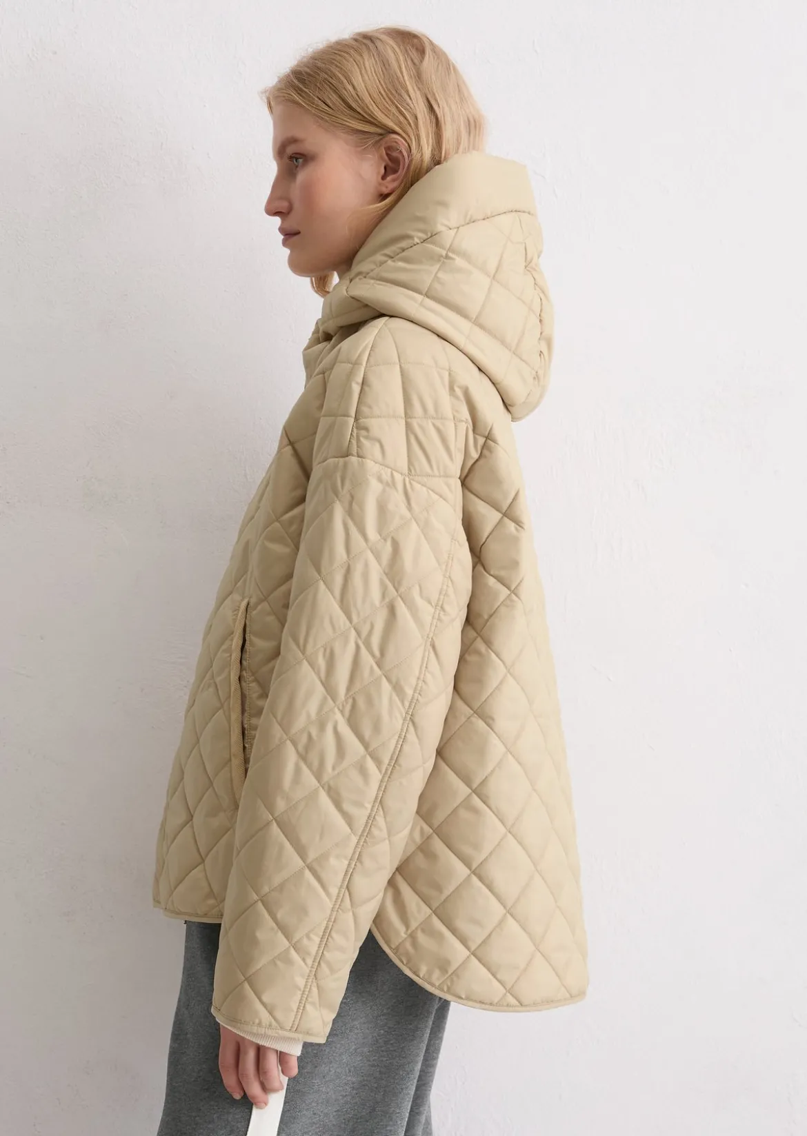 Kapuzen-Steppjacke relaxed aus recyceltem Polyester