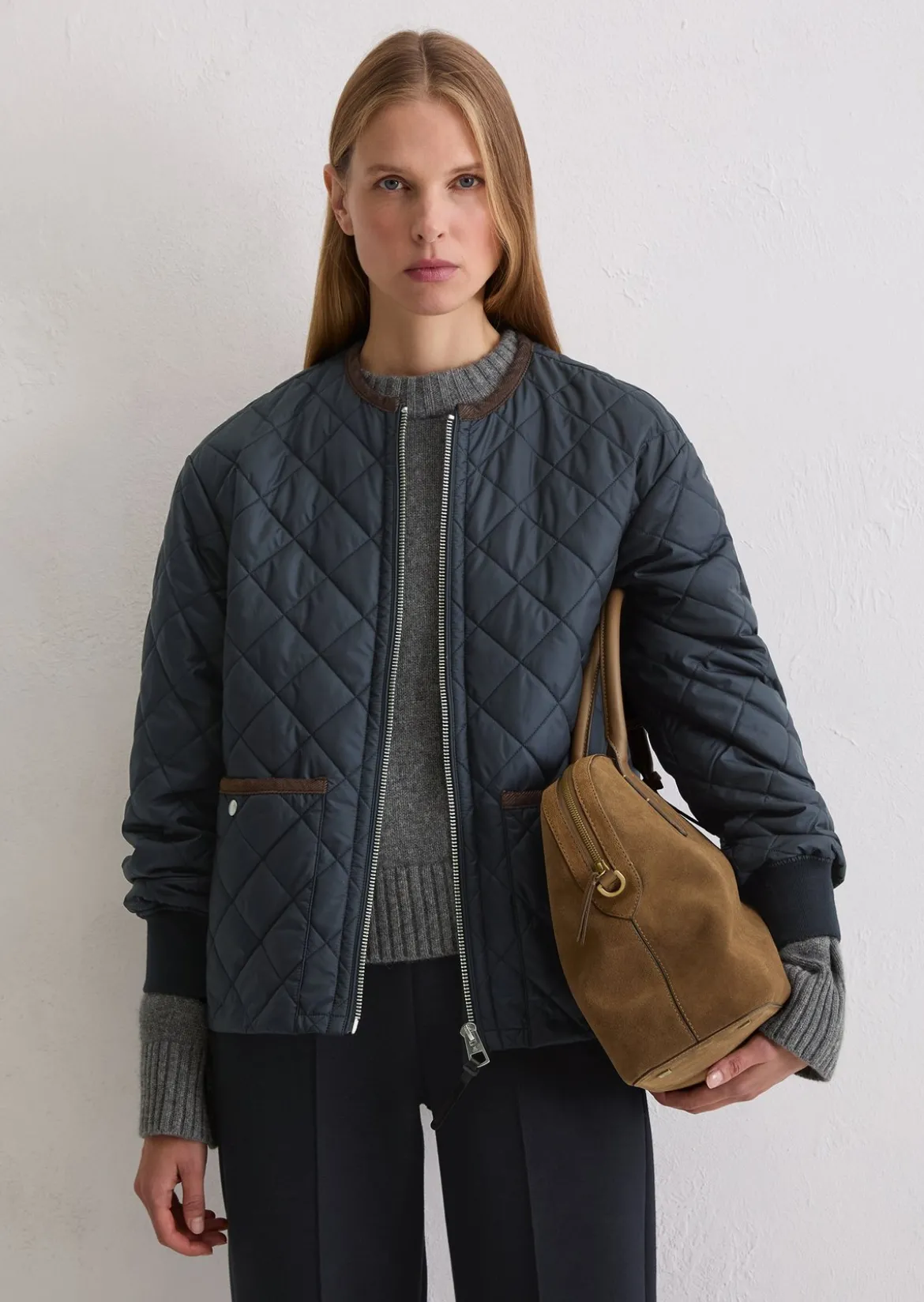 Kragenlose Steppjacke relaxed aus recyceltem Polyester