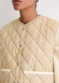 Kragenlose Steppweste regular aus recyceltem Polyester