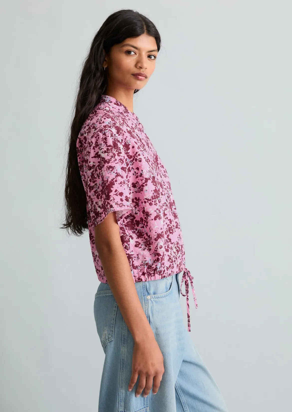 Kurzarm-Bluse relaxed aus bedrucktem Viskose-Mix