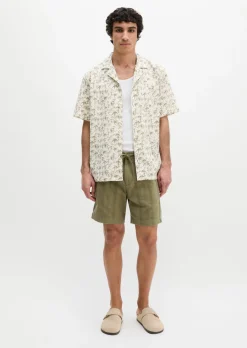 Kurzarm-Hemd regular mit sommerlichem Blattmotiv