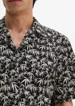 Kurzarm-Hemd regular mit sommerlichem Blattmotiv
