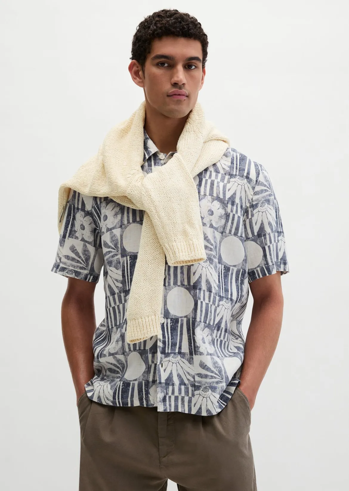Kurzarm-Leinenhemd regular mit Allover-Print