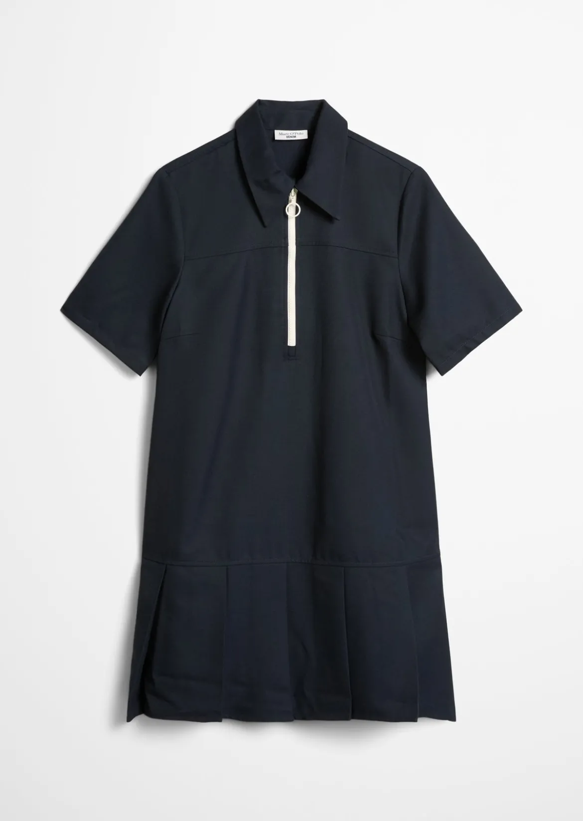 Kurzes Kleid relaxed aus recyceltem Polyester mit Viskose